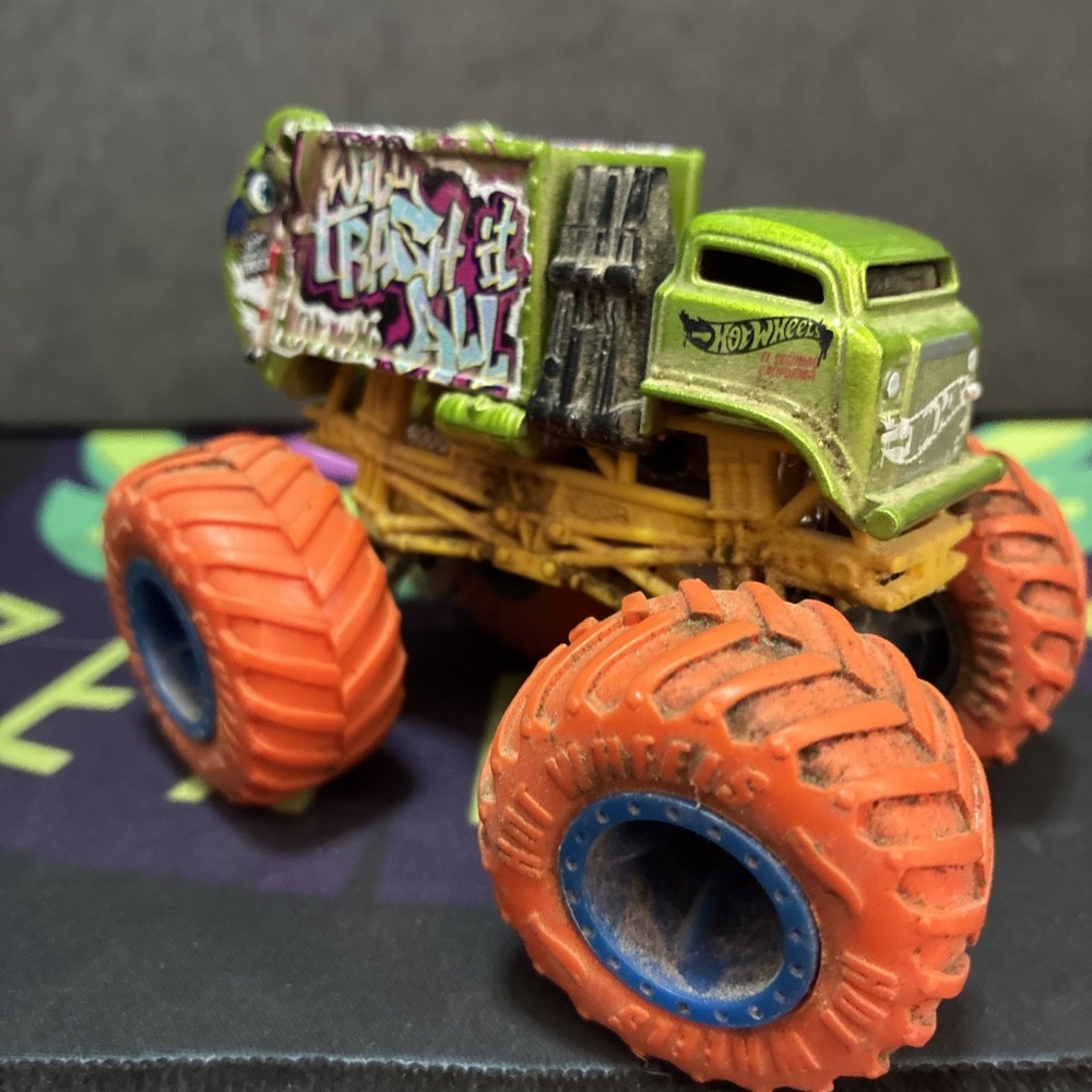 Hot Wheels Monster Truck Will Trash It All Loose Green